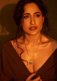 pragya jaiswal 2